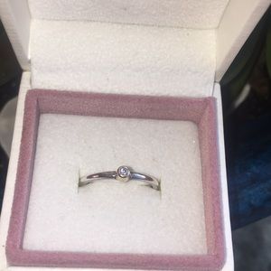 Pandora ring with petite diamond